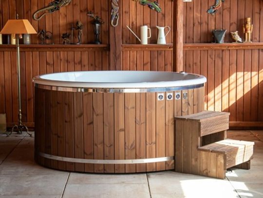 Balia akrylowa z pompą ciepła – najmądrzejsza inwestycja do ogrodu w 2025?