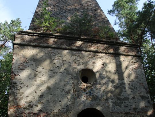 Bliżej Kultury. Miejsca Pamięci: Piramida w Rożdżałowie