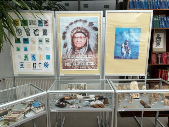 21 kwietnia o godzinie 17:00 w sali widowiskowej Chełmskiej Biblioteki Publicznej przy ulicy Partyzantów 40 zaplanowano spotkanie pod hasłem „Longin Jan Okoń. Pisarz, pedagog, regionalista we wspomnieniach przyjaciół”.