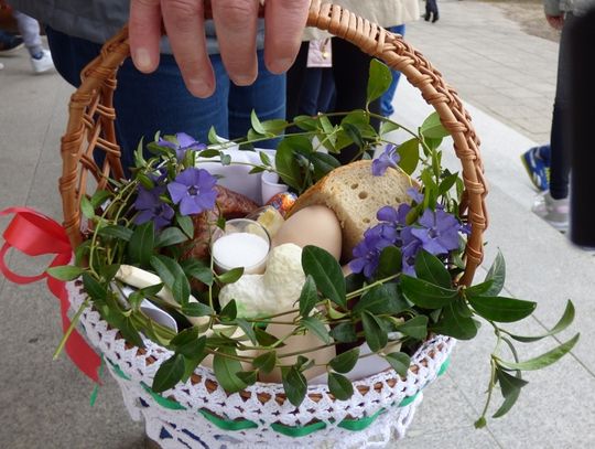 Błogosławieństwo pokarmów. Sprawdź godziny święcenia koszyczków w chełmskich parafiach.