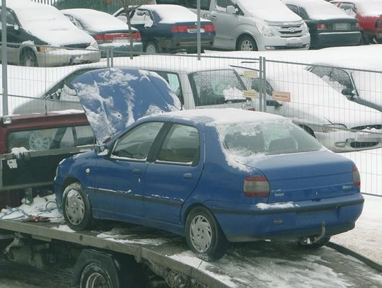 Celnicy podarowali szkole samochód!