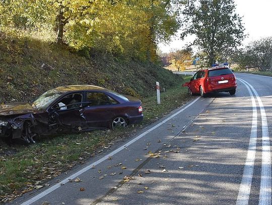 Chełm: Czołowe zderzenie samochodów osobowych. 41-latka trafiła do szpitala