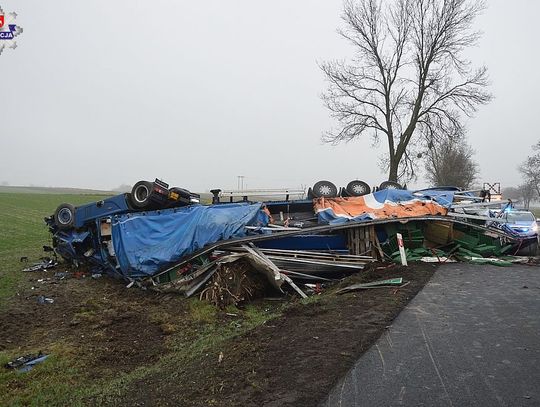 Chełm: Kierowca TIR-a wjechał do rowu. Utrudnienia na trasie Chełm-Lublin