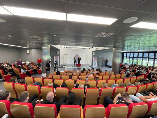 Chełm. „Lekcja WOS” czy polityczne spotkanie? Miasto mówi o udziale uczniów, część szkół zaprzecza