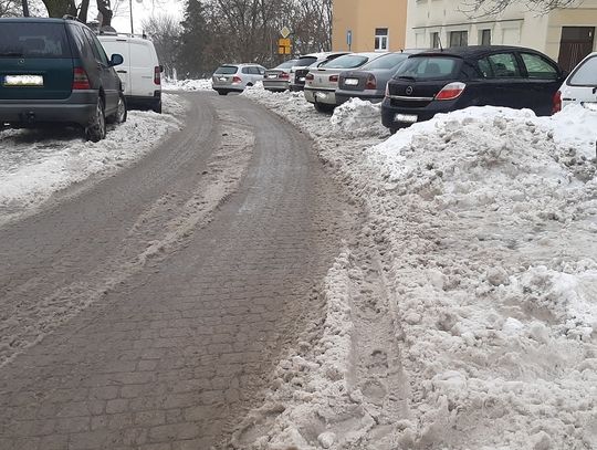 Chełm: Mieszkańcy skarżą się na zalegający śnieg