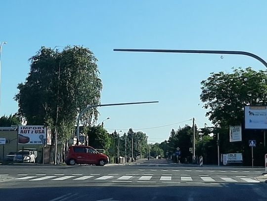 Chełm: Niebezpiecznie na skrzyżowaniu - kierowcy pytają, kiedy światła zaczną działać