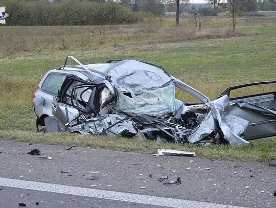 Chełm: Śmiertelny wypadek na trasie Chełm-Lublin. TIR zderzył się z osobówką