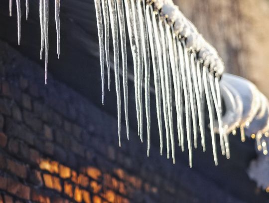 Chełm: Uwaga na sople i nawisy śnieżne!