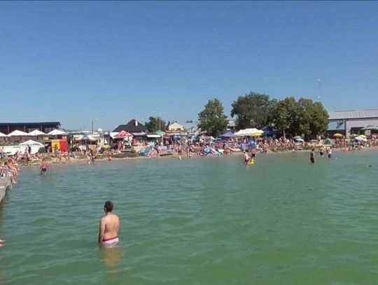 Czysta woda nad Białym przyciąga tłumy turystów
