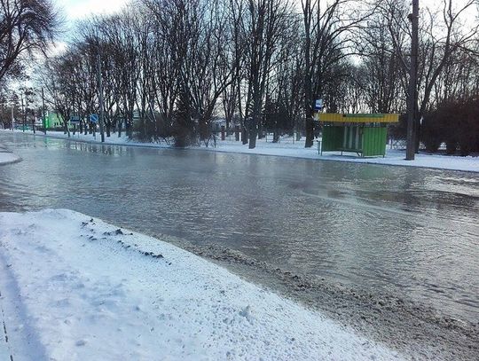 Duży mróz przyczyną awarii wodociągu na ulicy Kolejowej w Chełmie