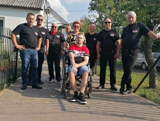 Gm. Siedliszcze: Motocykliści i mieszkańcy wsparli Marcina Latawca sprzętem do rehabilitacji