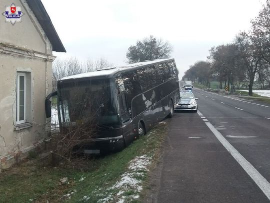 Krasnystaw: Autokar z dziećmi wypadł z drogi