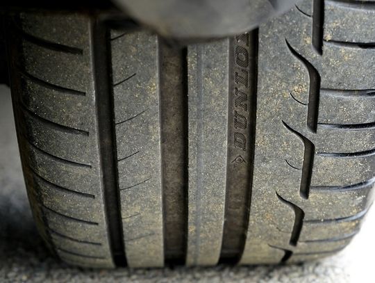 Krasnystaw: Pijany 71-latek wpadł pod koła jadącego samochodu