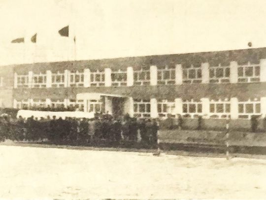 Na zdjęciu uroczystości związane z otwarciem szkoły w Siedliszczu w 1970 roku