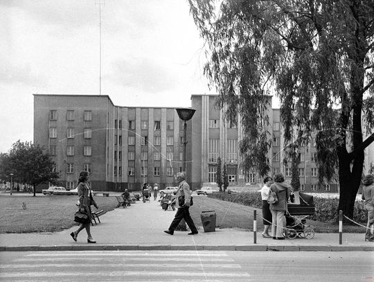 Kroniki miasta. Co słychać w Klubie Związku Zawodowego Kolejarzy w Chełmie? Obraz z 1971 roku Kroniki miasta. Co słychać w Klubie Związku Zawodowego Kolejarzy w Chełmie? Obraz z 1971 roku