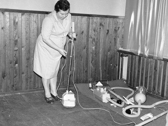 Zdjęcie ilustracyjne/Sklep i wypożyczalnia sprzętu AGD w Myszyńcu, rok 1973