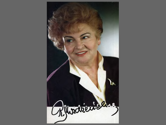 Założycielem i kierownikiem artystycznym Teatru Wersety była Regina Możdżeńska