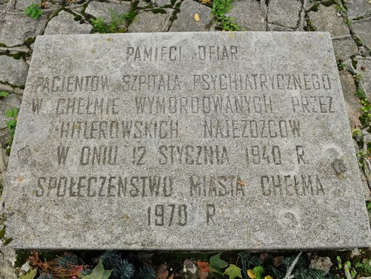 Kroniki miasta. Uczczenie pamięci ofiar mordu pacjentów Wojewódzkiego Szpitala Psychiatrycznego w Chełmie.