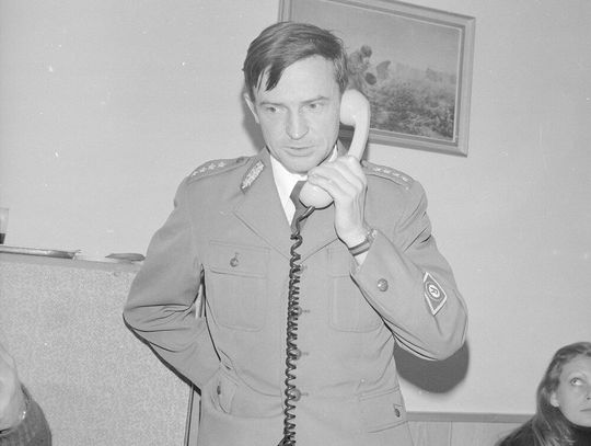 Zdjęcie ilustracyjne/Akcja "Uwaga, bądź przezorny na drodze!" zorganizowana przez Polskie Radio i Milicję Obywatelską. Rok 1977