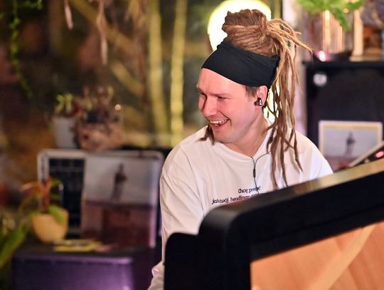 Patryk Kraśniewski w ramach Ex Oriente Lux house gigs w Żółtańcach