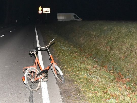 Nietrzeźwy rowerzysta, potrącony przez dostawczego citroena, trafił do szpitala