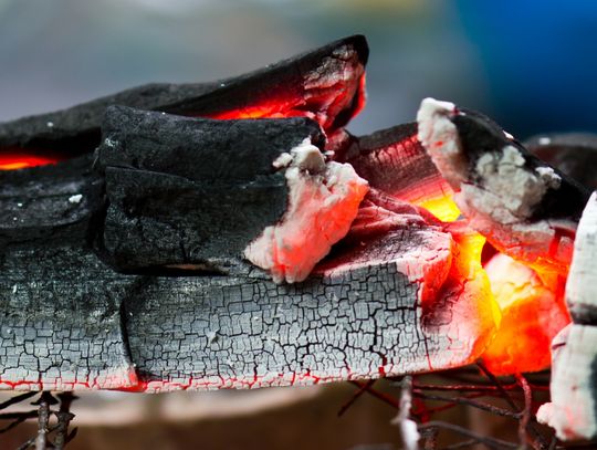 Pożar naczepy na przejściu granicznym w Dorohusku. Ogień w ładunku węgla drzewnego