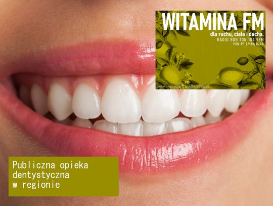 Szeroki, zdrowy uśmiech ozdobiony białymi zębami