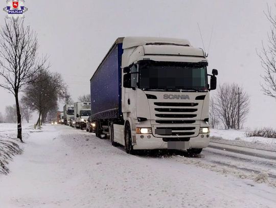 Region: Poważne utrudnienia na drogach! Śnieg paraliżuje ruch