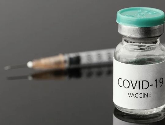 Rejestracja przyspiesza, ale część Polaków nie chce się szczepić przeciwko covid-19