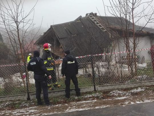 Rejowiec Fabryczny: Wydostali 77-latka z płonącego domu