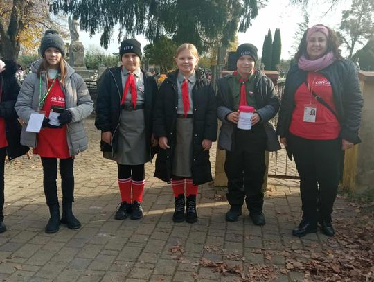 Rekordowe kwesty na cmentarzach w powiecie włodawskim – ponad 36 tys. na ratowanie zabytkowych nagrobków [ZDJĘCIA]