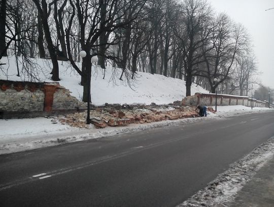 Runął mur przy Bazylice NMP