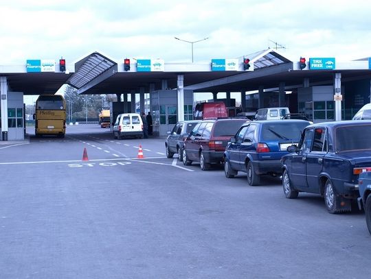 Strażnicy Graniczni zatrzymali już ponad 300 dowodów rejestracyjnych. Nowe uprawnienia mają od listopada.