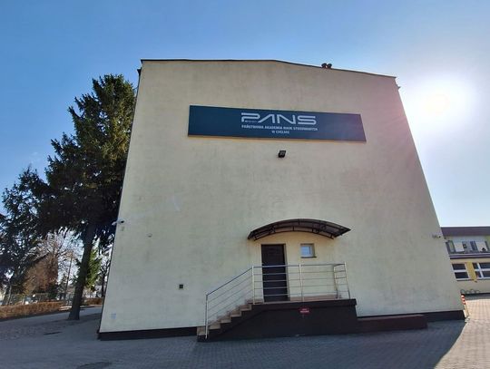 Studenci i AI: jak technologia zmienia naukę i ocenianie prac