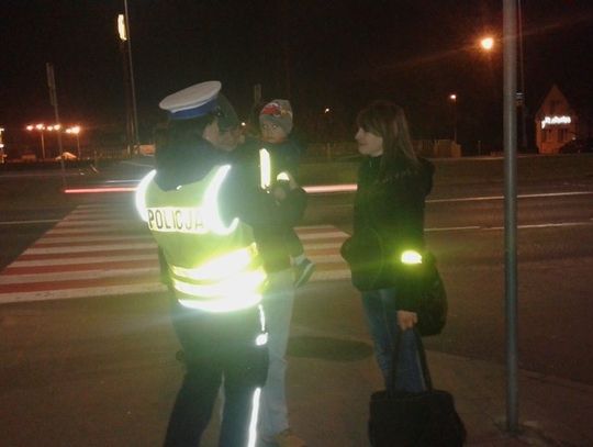 "Świeć przykładem" - policja przypomina o odblaskach