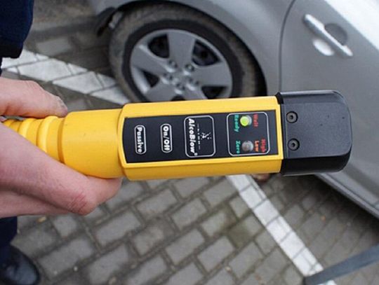 Włodawscy policjanci zostali wezwani do Urszulina, gdzie kierująca Volkswagenem uderzyła w prawidłowo zaparkowane BMW.