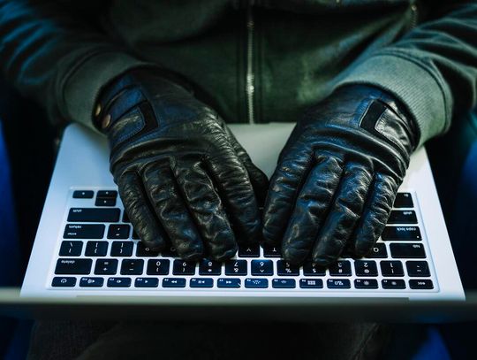 24 lata i 50 tysięcy złotych długu – to bilans oszustwa, którego ofiarą padł mieszkaniec naszego regionu.