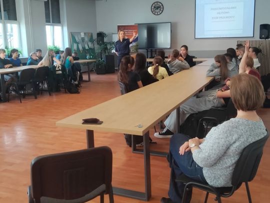 Wiadomości lokalne. Bezpieczeństwo w szkołach. Wzmożone patrole i rozmowy z uczniami