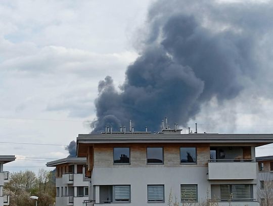 Wiadomości lokalne. Chełm: pożar pod kontrolą. Trwa dogaszanie i monitoring. Mieszkańcy kilku miejscowości proszeni są o unikanie przebywania na zewnątrz
