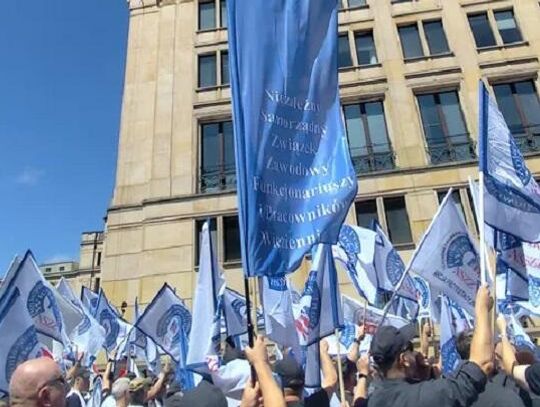 Wiadomości lokalne. Chełm, Włodawa, Hrubieszów wśród protestujących funkcjonariuszy SW. Spór o świadczenia mieszkaniowe