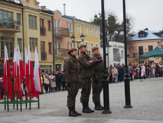 Wiadomości lokalne. Chełmskie obchody Święta Niepodległości. Rośnie sieć komunikacji publicznej w powiecie chełmskim