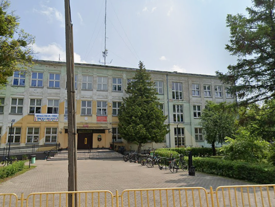 Na zdjęciu budynek SP nr 4 w Chełmie