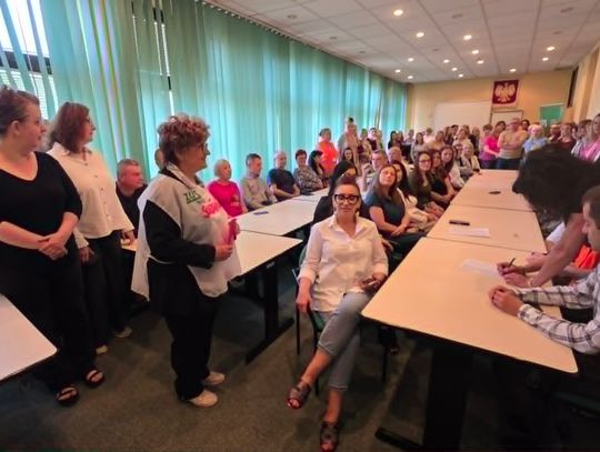 Pracownicy ZUS, którzy przyłączyli się do ogólnopolskiego protestu, na dwie godziny odeszli dziś od swoich stanowisk.