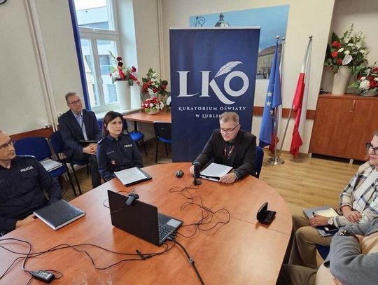 Wiadomości lokalne. Jak reagować na zagrożenie w szkole? Dyrektorzy rozmawiali ze służbami
