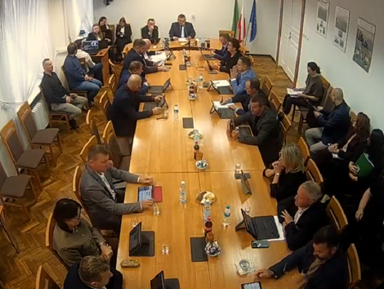 Nagranie przedstawiające mieszkankę DPS-u w Nowinach przywiązaną do ramy łóżka było tematem nadzwyczajnej sesji Rady Powiatu w Chełmie.