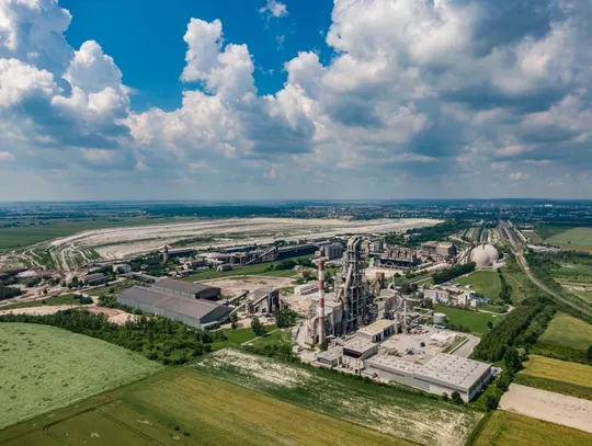 Wiadomości lokalne. Nowy komin przy instalacji Cemex. Jest czas na uwagi
