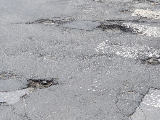 Wiadomości lokalne. Przetarg na bieżące naprawy dróg w Chełmie – oferty mieszczą się w budżecie