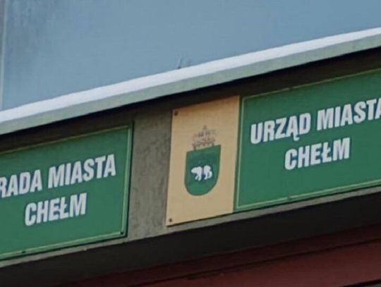 Wiadomości lokalne. Spór o dodatki dla dyrektorów w Chełmie. Radny mówi o "bolszewickim zachowaniu"