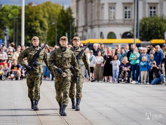 Żołnierze 19. Nadbużańskiej Brygady Obrony Pogranicza stanęli wczoraj na warcie przy Grobie Nieznanego Żołnierza w Warszawie.