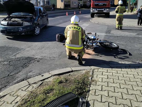 Zderzenie na skrzyżowaniu w Żółkiewce. Motocyklista poszkodowany
